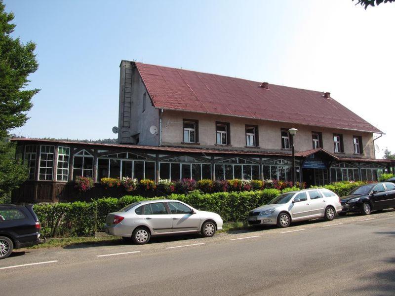 Gosciniec Szczeliniec Hostel Karlow ภายนอก รูปภาพ